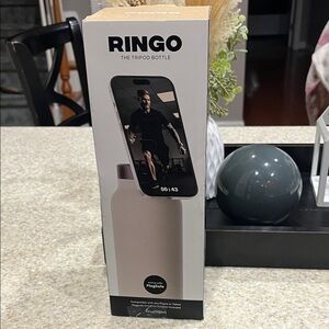 Ringo the tripod bottle